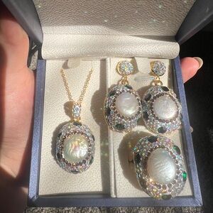 Elegant Baroque Pearl and Crystal Jewelry Set